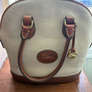 Beautiful Vintage Cream and Brown Dooney and Burke Hand Bag